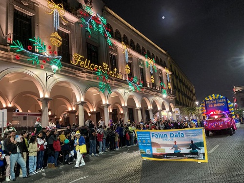 Image for article México: Falun Dafa irradia luz y esperanza en desfile de Navidad de 2024