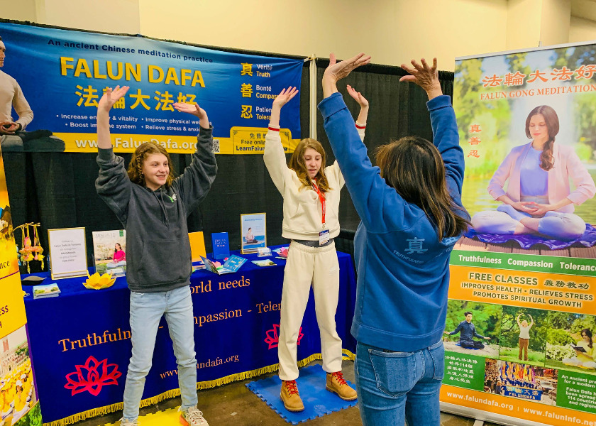 Image for article Canadá: Presentación de Falun Dafa en la Feria de la Madera de Toronto