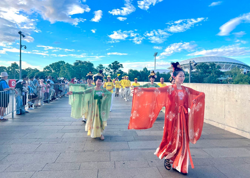 Image for article Adelaida, Australia: el grupo de Falun Dafa transmite paz interior y belleza en el desfile del Día de Australia