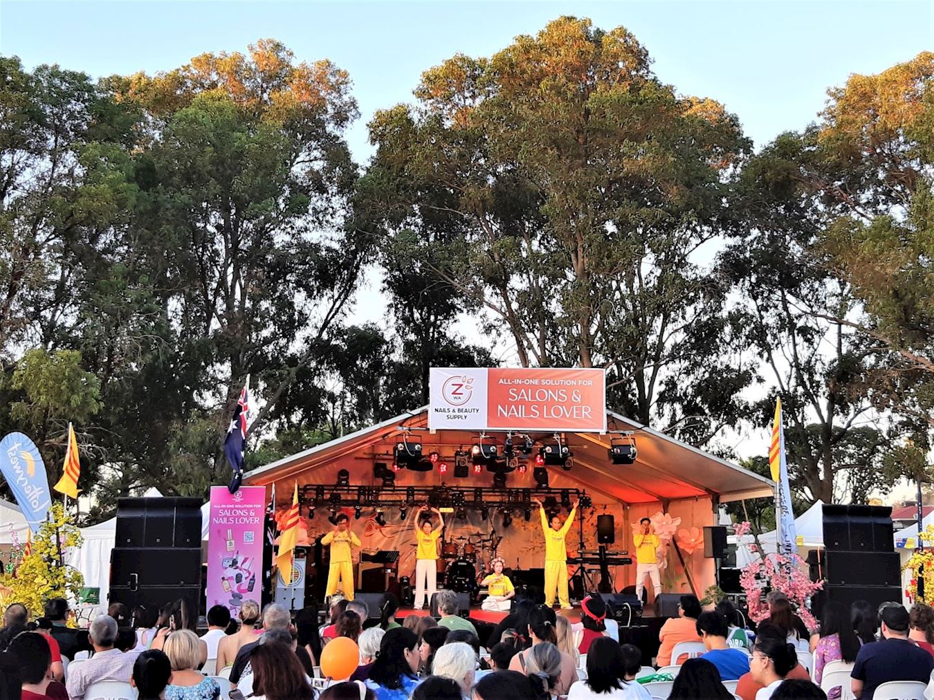 Image for article Perth, Australia: dando a conocer Falun Dafa en las celebraciones del Año Nuevo Lunar vietnamita