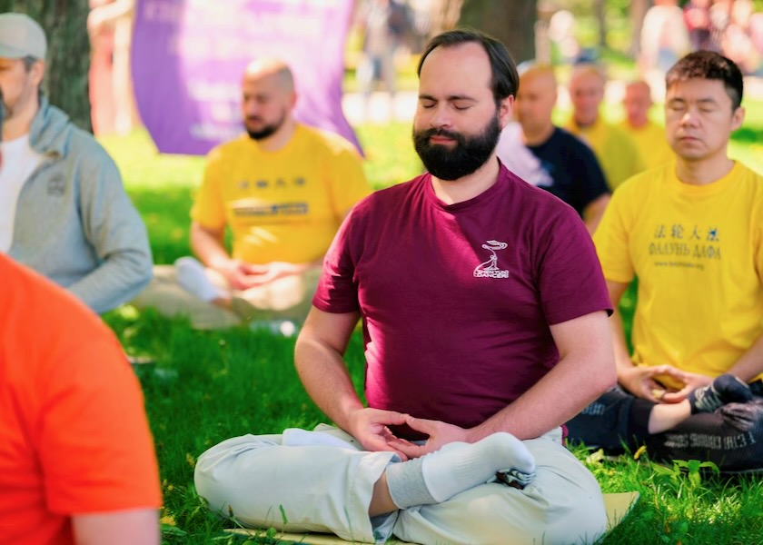 Image for article ​Los practicantes de Falun Dafa en Ucrania valoran Zhuan Falun