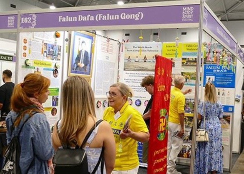 Image for article Brisbane, Australia: Presentando Falun Dafa en el Festival Mente Cuerpo Espíritu