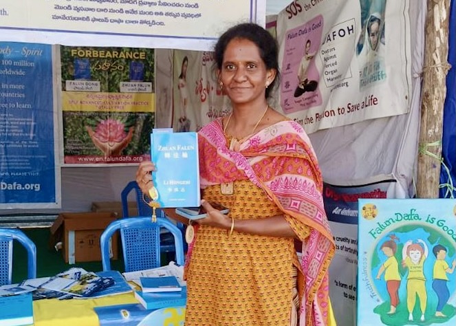 Image for article India: La gente elogia los valores de Falun Dafa en el Festival del Libro de Tirupati