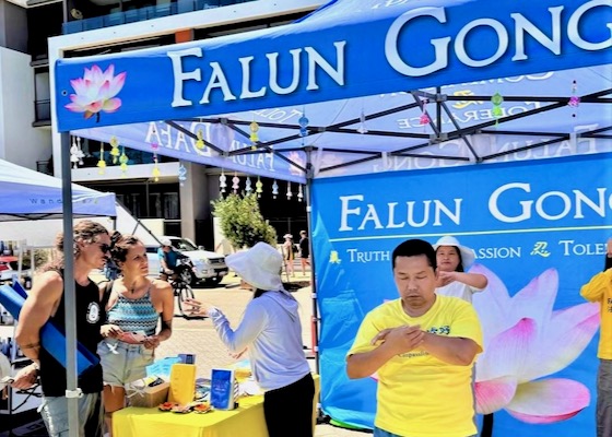 Image for article Australia: Presentación de Falun Dafa en un festival en Perth