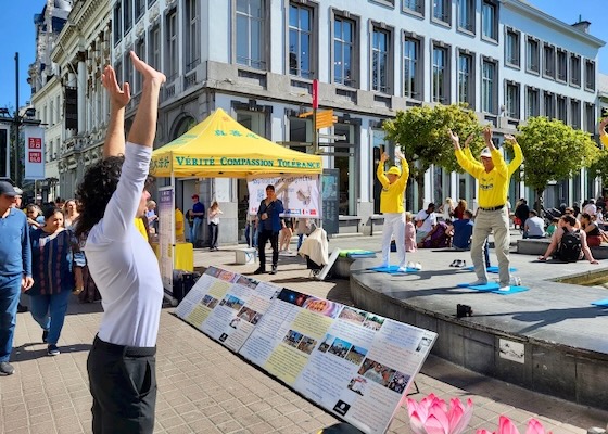 Image for article Bélgica: Habitantes de Amberes se enteran sobre Falun Gong y condenan la persecución
