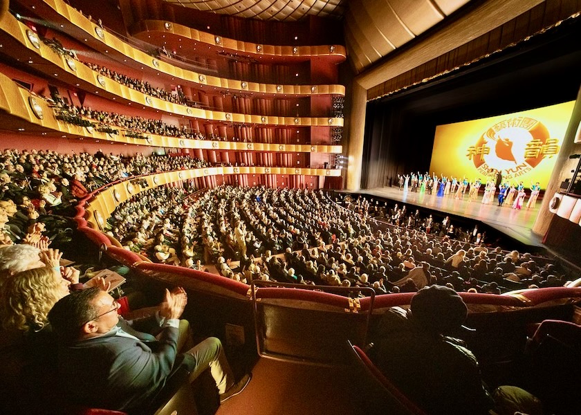 Image for article Público de todo el mundo disfruta Shen Yun: 