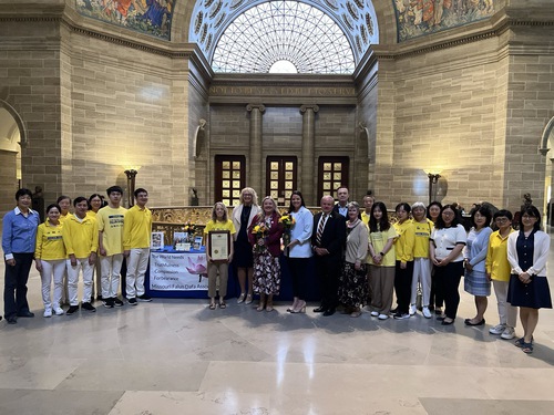Image for article Missouri, EE. UU.: Día Mundial de Falun Dafa se celebra en el Capitolio del Estado