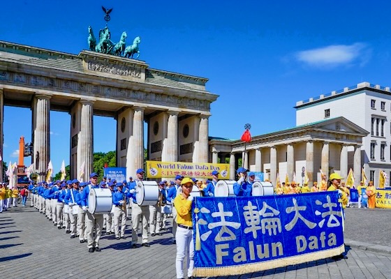 Image for article Berlín: Celebrando el Día Mundial de Falun Dafa y Verdad-Benevolencia-Tolerancia