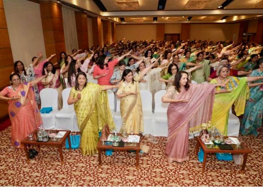 Image for article Practicantes dan a conocer Falun Dafa en una presentación de lnner Wheel en Mumbai, India