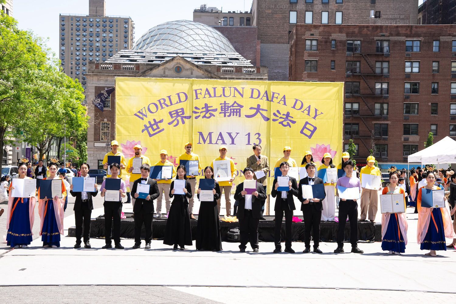 Image for article Manhattan, Nueva York: Celebrando el Día Mundial de Falun Dafa en Union Square