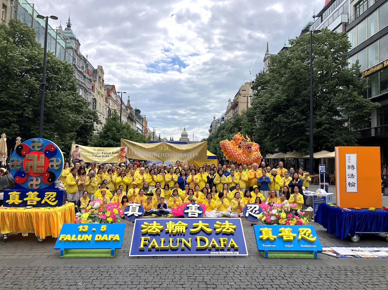 Image for article Praga, República Checa: Celebrando el Día Mundial de Falun Dafa