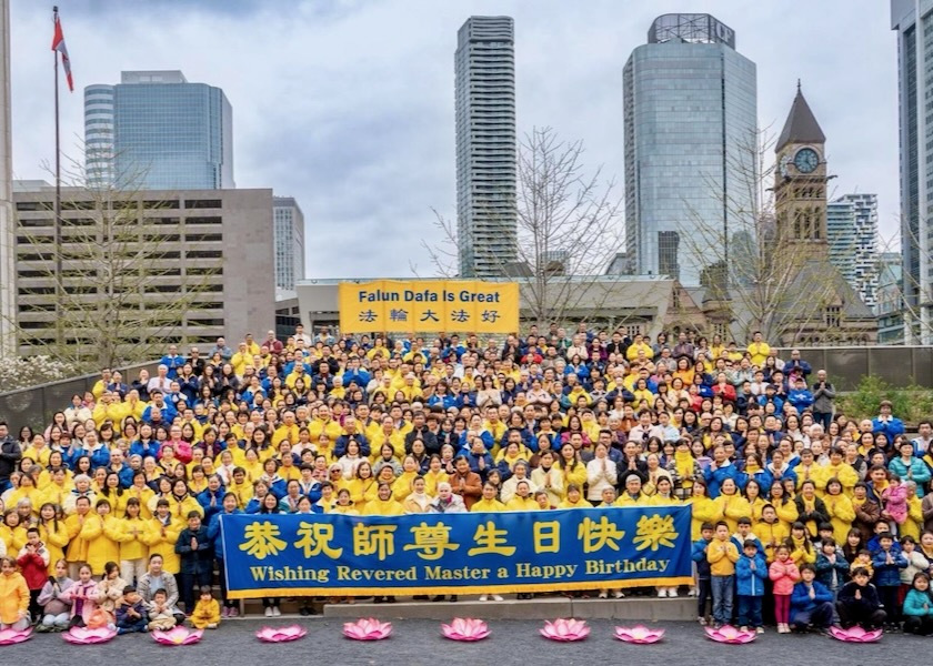 Image for article ​Canadá: Practicantes en Toronto agradecen a Shifu por guiarlos a criar buenos hijos