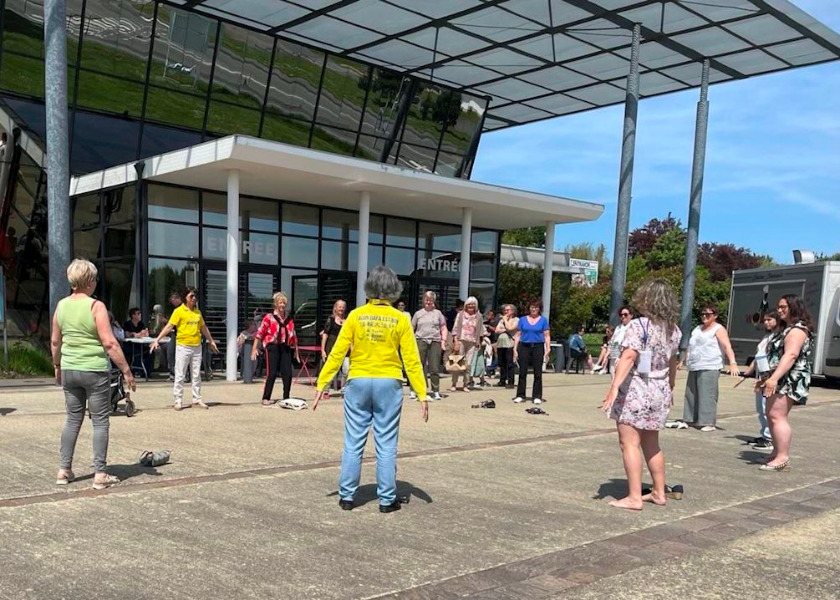 Image for article ​Francia: Residentes entusiasmados por aprender Falun Dafa en la Expo de Salud y Estilo de Vida Orgánico