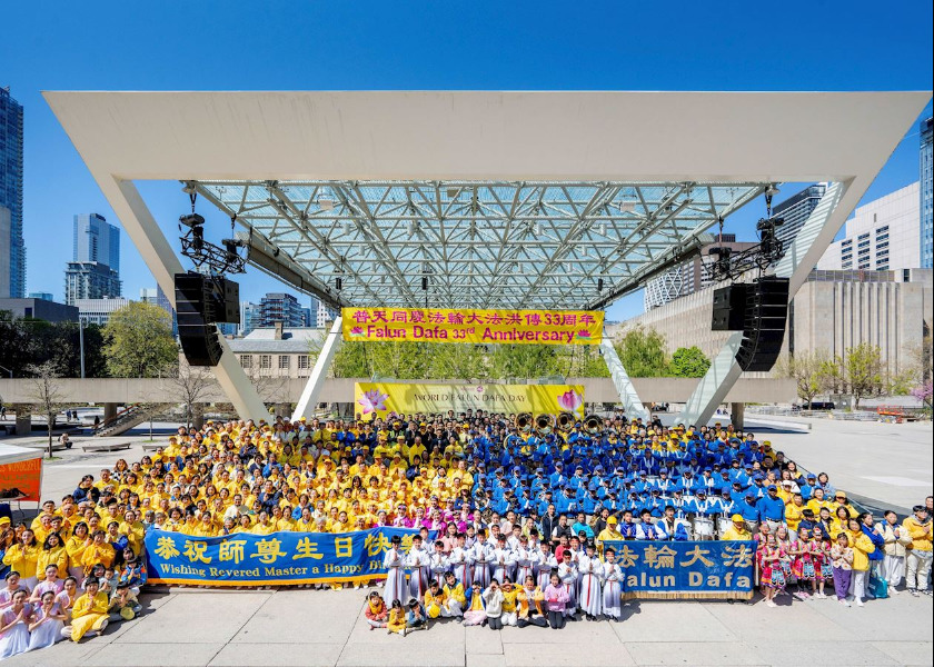 Image for article Canadá: Manifestación y desfile en Toronto celebran el Día de Falun Dafa (Primera parte)