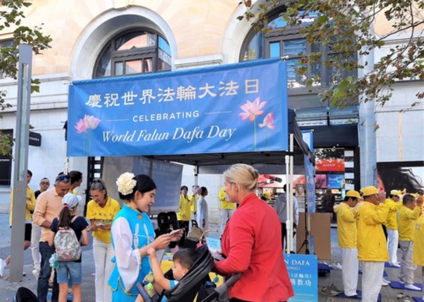 Image for article Australia Occidental: La gente elogia a los practicantes durante la celebración del Día Mundial de Falun Dafa en Perth