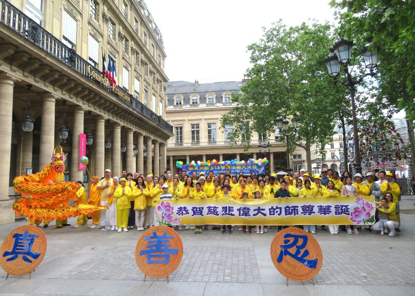 Image for article Francia: El público muestra su apoyo a la celebración del Día Mundial de Falun Dafa
