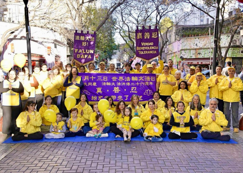 Image for article Argentina: Celebrando el Día Mundial de Falun Dafa