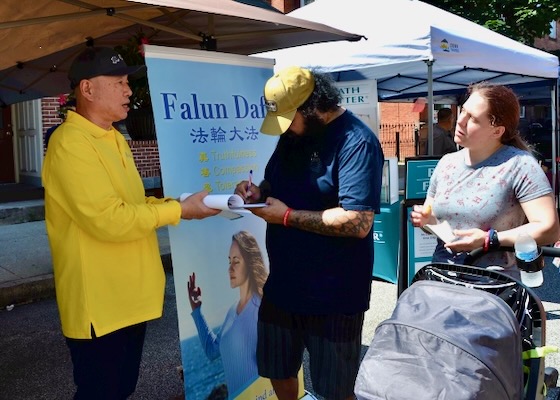 Image for article Pensilvania, EE. UU.: Presentando Falun Dafa en eventos en la comunidad