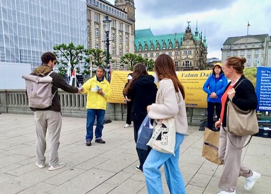 Image for article Alemania: Presentando Falun Dafa en Hamburgo