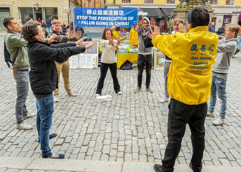 Image for article Turistas en Suecia apoyan a Falun Dafa y condenan la persecución del PCCh