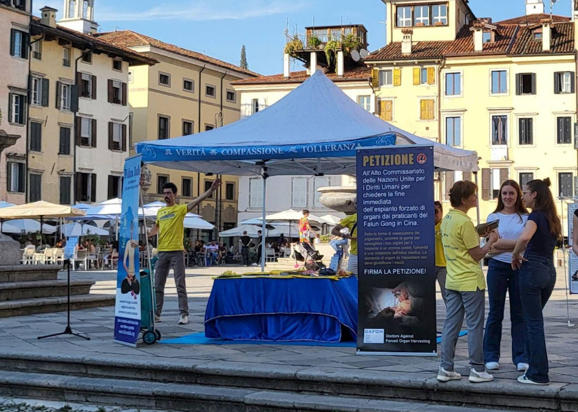 Image for article Italia: Dando a conocer de Falun Dafa en Udine