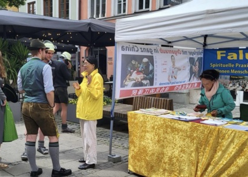 Image for article Ingolstadt, Alemania: Presentando Falun Dafa al público