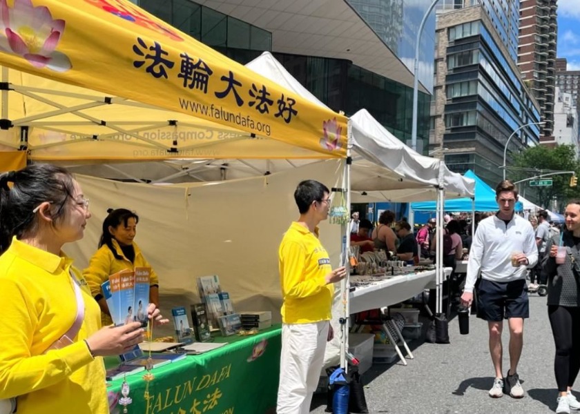 Image for article Presentando Falun Dafa en las ferias callejeras de Nueva York