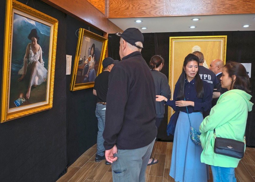 Image for article Nueva York: Una exposición de arte conmueve a los visitantes durante el festival América the Beautiful