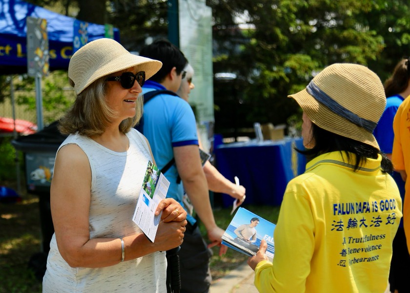 Image for article Ottawa, Canadá: Promoviendo Falun Dafa en eventos de verano