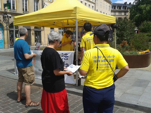 Image for article Francia: Presentando Falun Dafa en Metz