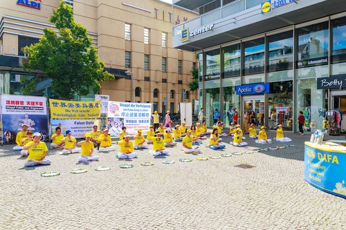 Image for article Alemania: Eventos en varias ciudades marcan los 26 años de esfuerzos pacíficos para detener la persecución a Falun Dafa