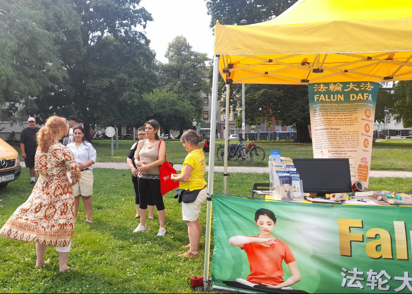 Image for article Aachen, Alemania: Promoviendo Falun Dafa en un festival multicultural