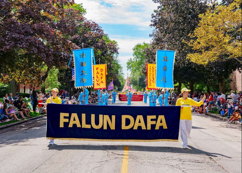 Image for article Chicago: Grupo de Falun Dafa actúa en el Desfile del Día de la Independencia, celebrando la libertad