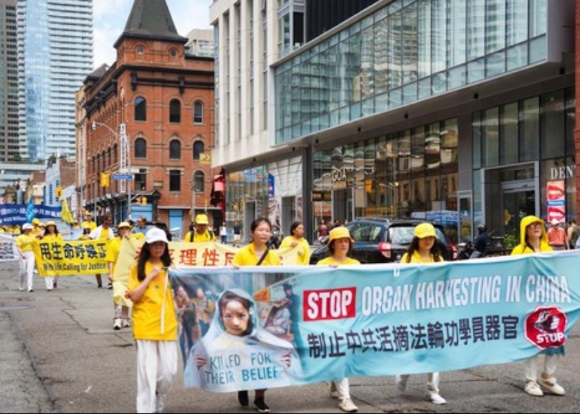 Image for article Toronto, Canadá: La gente alaba Falun Dafa durante las actividades realizadas para exponer la persecución