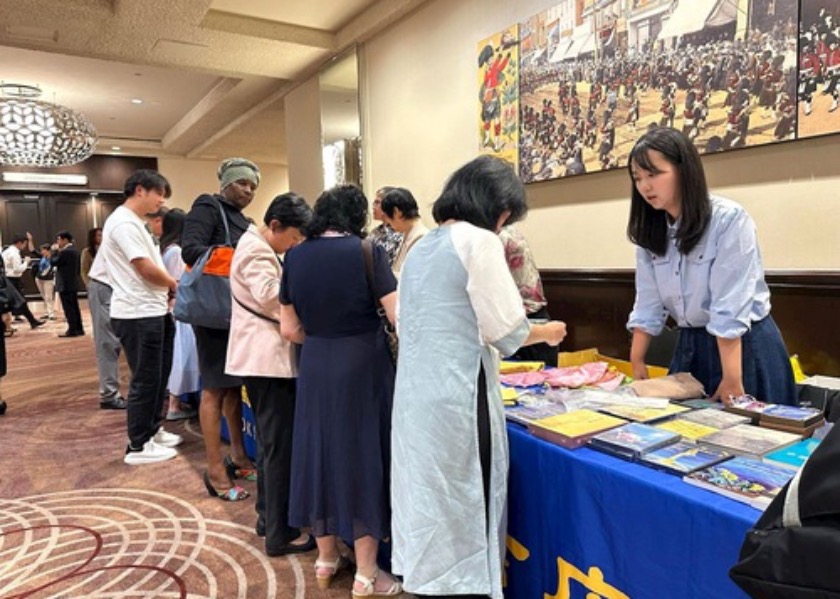 Image for article Canadá: los practicantes que asistieron a la Conferencia del Fa de Canadá comparten cómo Zhuan Falun es un libro sagrado