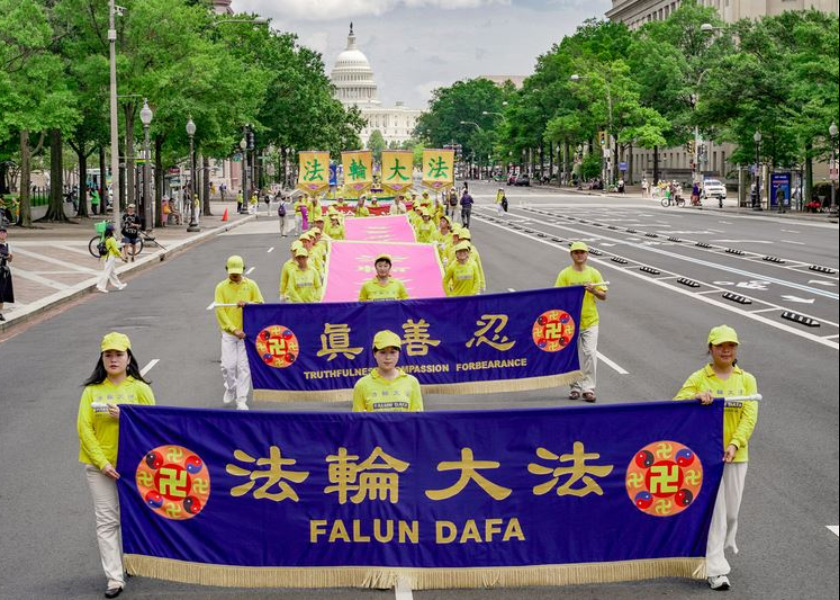 Image for article Washington D. C.: Espectadores elogian la marcha de Falun Gong en los 26 años de la persecución en China