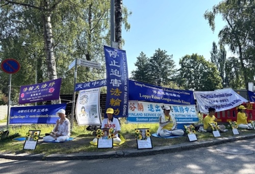 Image for article Finlandia: La gente apoya los esfuerzos de los practicantes de Falun Dafa para contrarrestar la persecución del PCCh