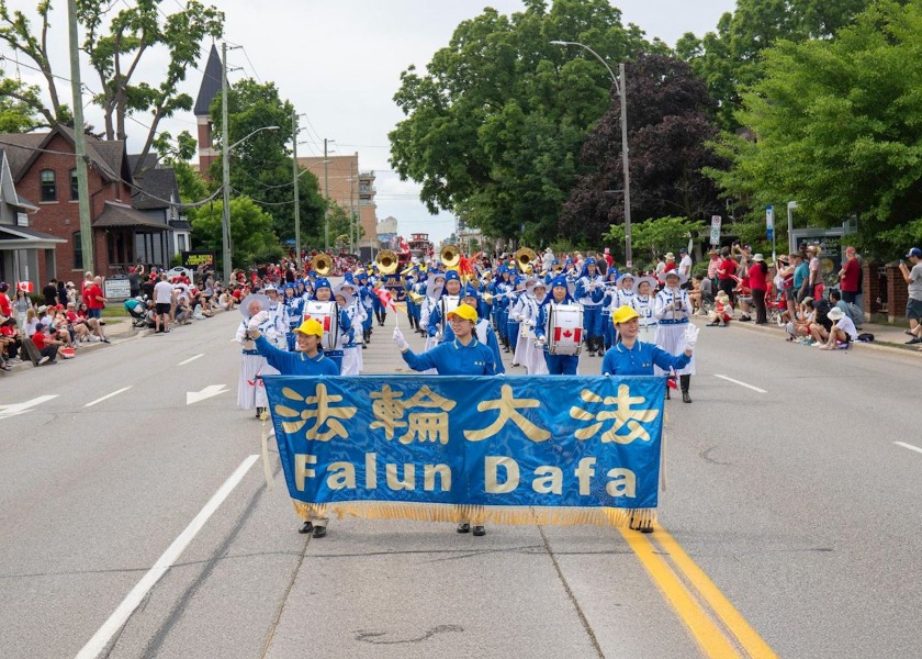 Image for article Falun Dafa bien recibido en el Día de Canadá en Aurora