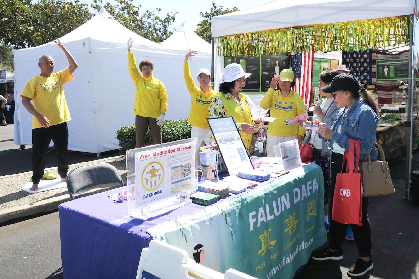 Image for article Fremont, California: Presentación de Falun Dafa en un festival de arte