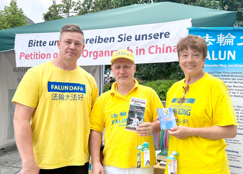Image for article Alemania: La gente apoya los esfuerzos de los practicantes de Falun Dafa para poner fin a la persecución en China