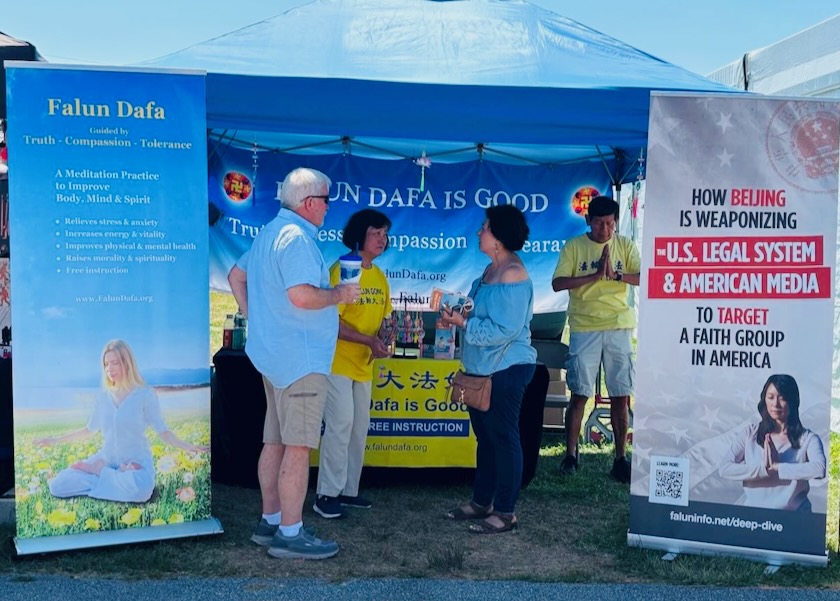Image for article Nueva Jersey, EE. UU.: Visitantes apoyan a Falun Dafa en la Feria Estatal