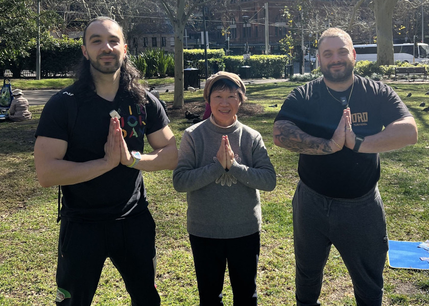 Image for article Sídney, Australia: La gente aprende los ejercicios de Falun Dafa en el Parque Belmore