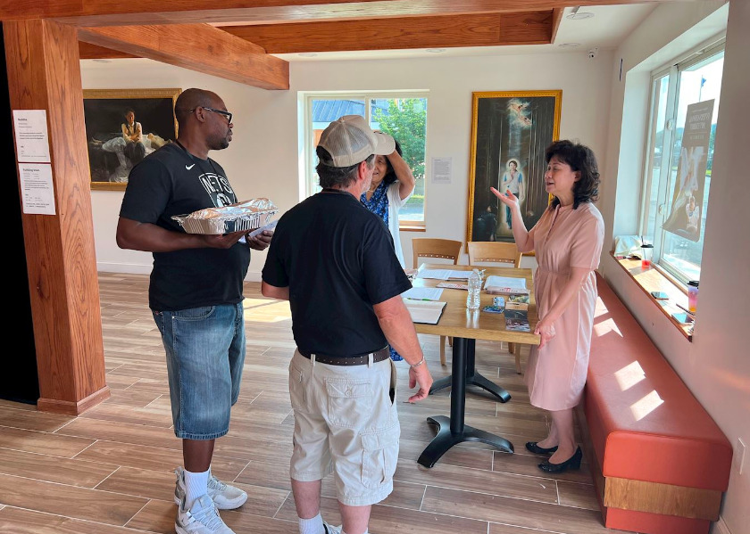 Image for article Nueva York: Visitantes expresan su agradecimiento por la Exposición Internacional “El Arte de Zhen Shan Ren”