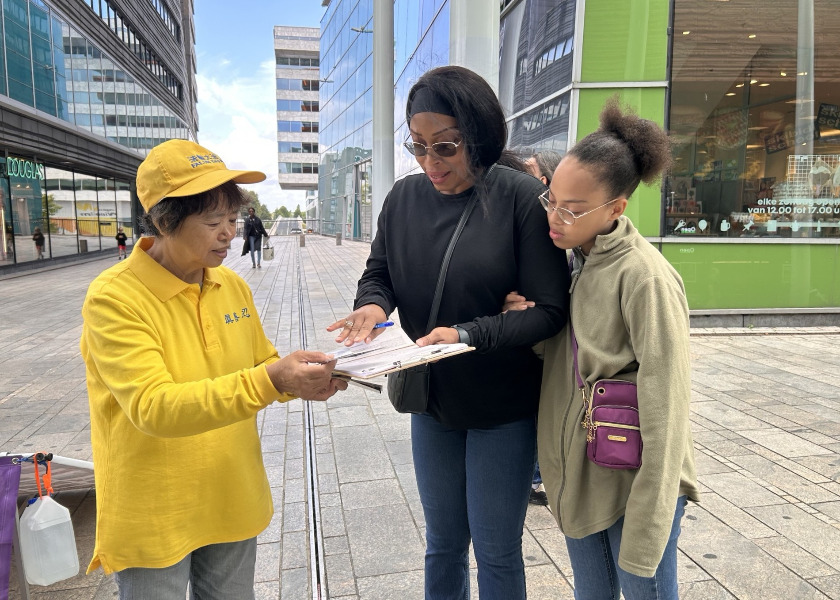Image for article Países Bajos: La gente muestra su apoyo a Falun Dafa en un evento en Almere