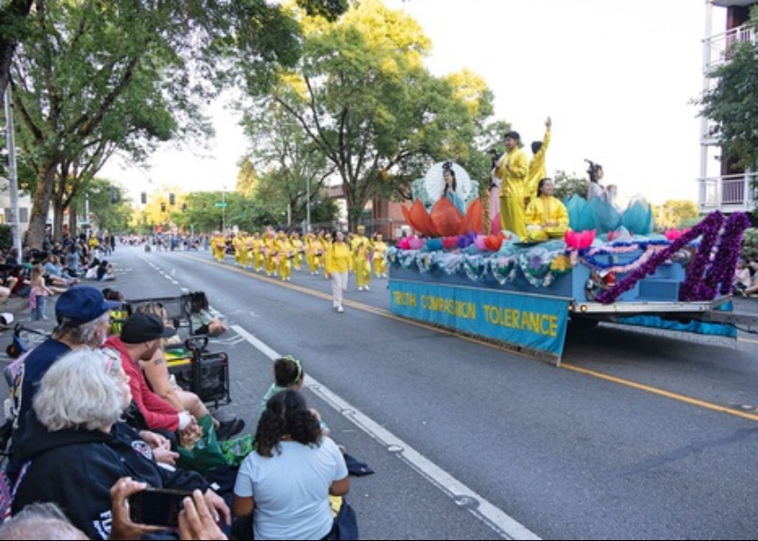 Image for article Seattle, EE. UU.: Presentando Falun Dafa durante el Desfile de Lake City