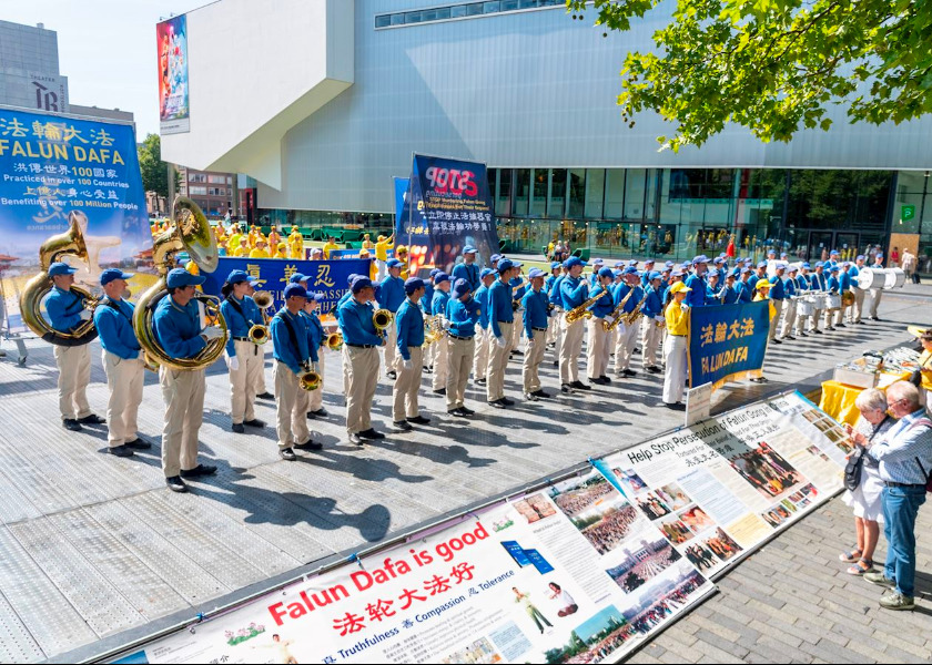 Image for article Países Bajos: marcha y concentración en Róterdam arrojan luz sobre la incesante persecución a Falun Dafa
