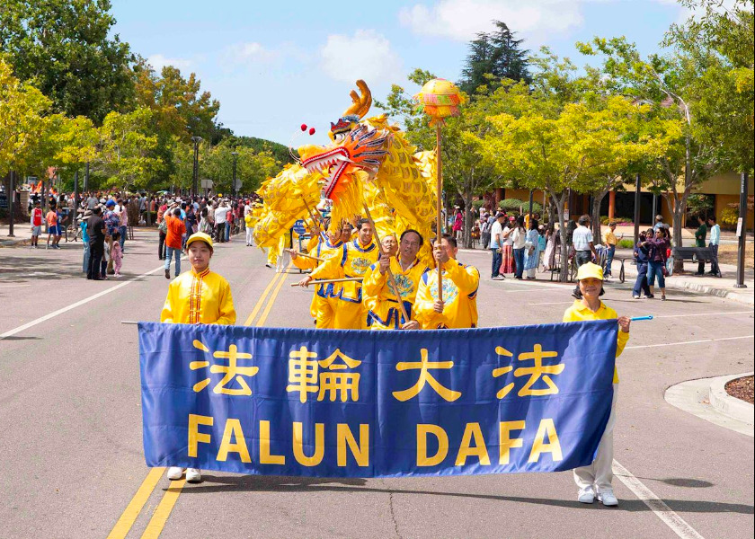 Image for article Fremont, California: Falun Dafa recibe bienvenida durante el Desfile del Día de la India