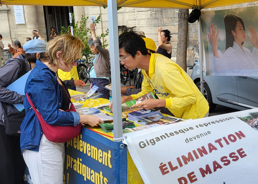 Image for article Francia: Actividades en París atraen apoyo a Falun Dafa