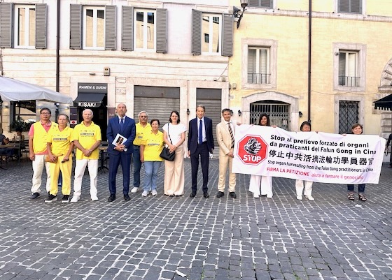 Image for article Italia: Dignatarios condenan la sustracción de órganos en China durante manifestaciones en Roma