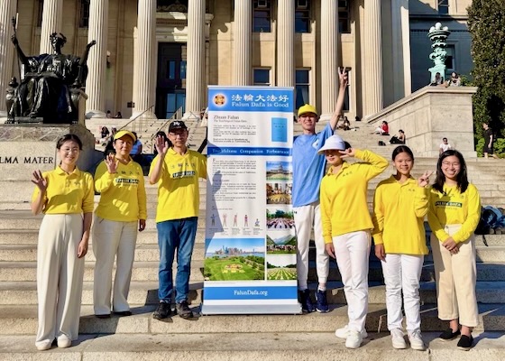 Image for article Nueva York: Presentando Falun Dafa durante la Semana de Bienvenida a Casa en la Universidad de Columbia